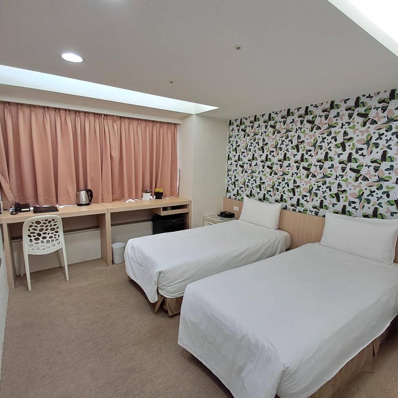 Morwing Hotel Fuzhong Taipeh Exterior foto