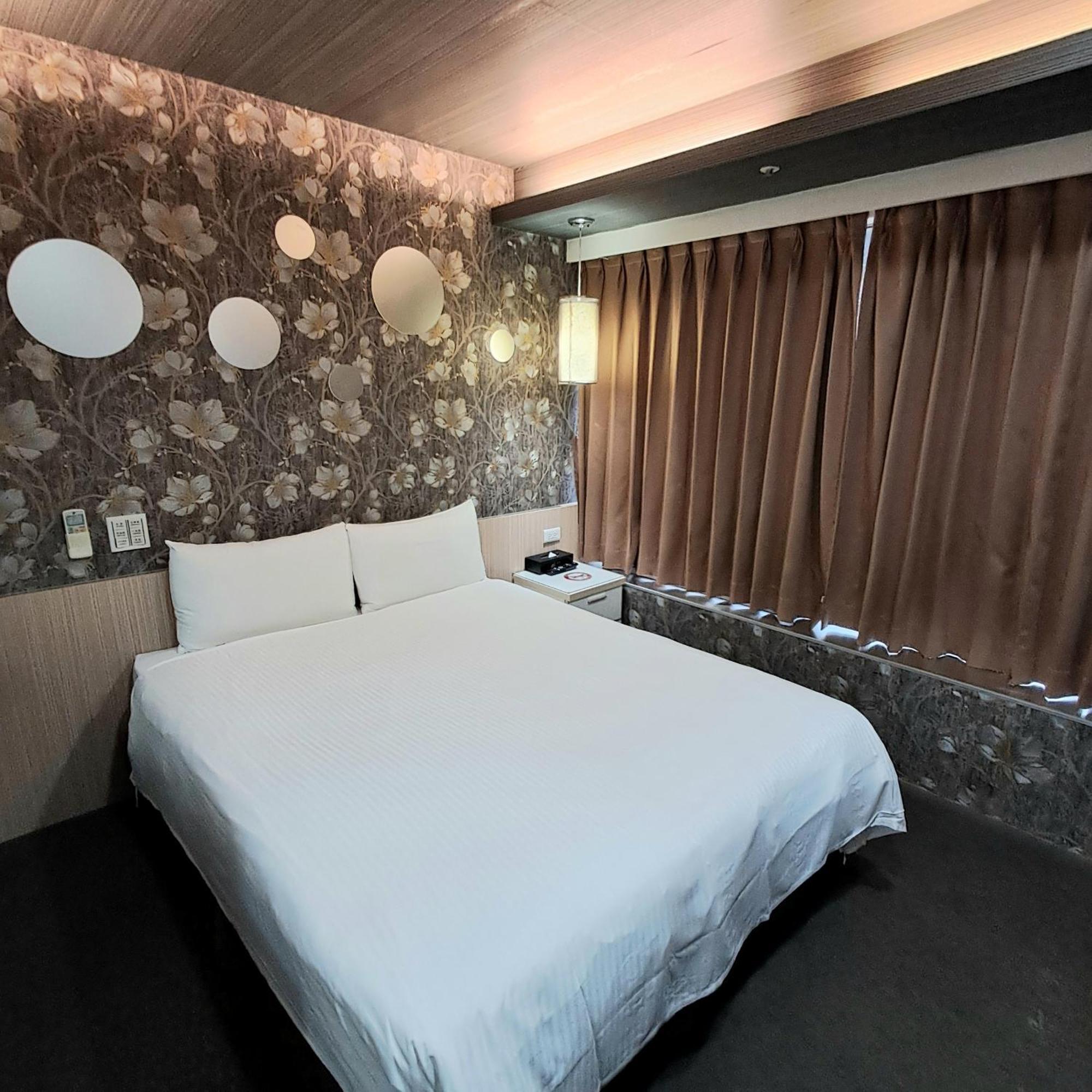 Morwing Hotel Fuzhong Taipeh Exterior foto